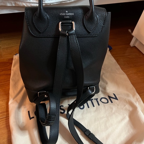 Moving new house, can’t bring too much stuff - Picture 2 of 3